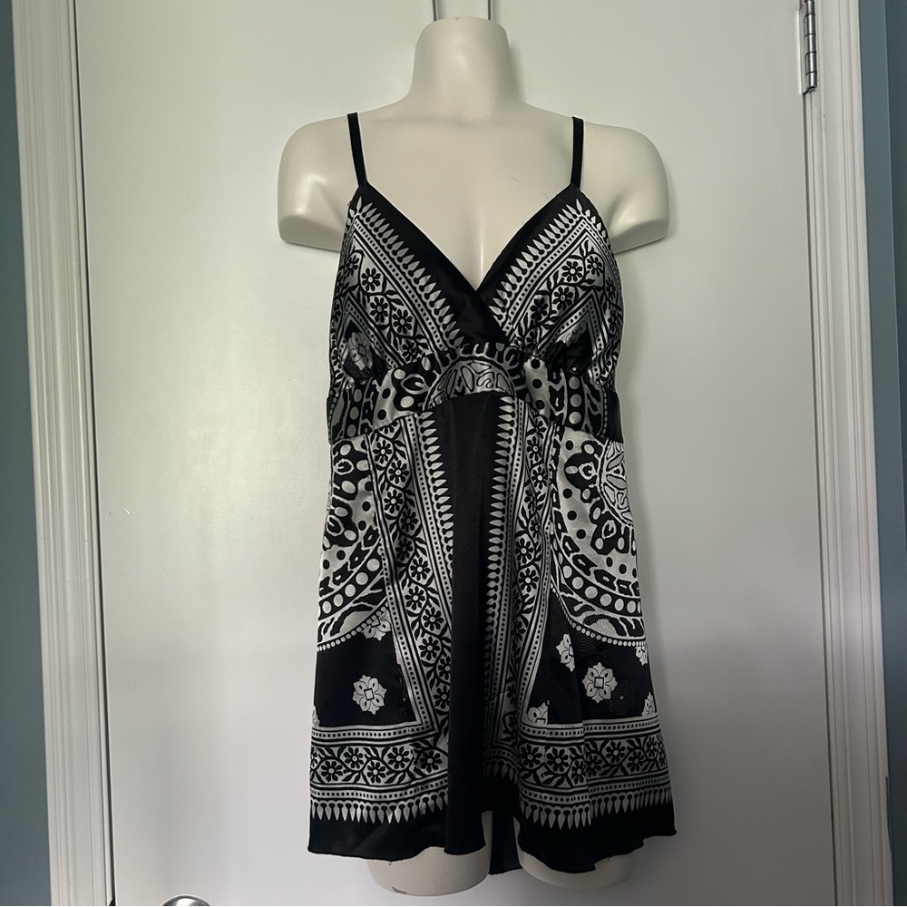 Smart Set Black & White Y2K Mandala Print Satin Tunic Tank Top
